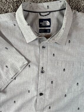 The North Face Men's XXL Baytrail Gray Campfire Short Sleeve Button Up Shirt